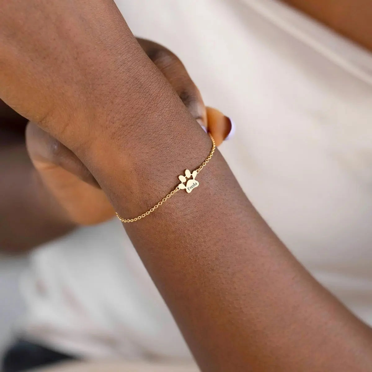 Pawprint Elegance — Handgegraveerde Pootafdruk Armband